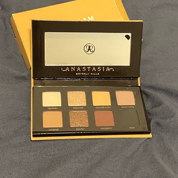 Anastasia Beverly Hills Bundle - Picture 3 of 16